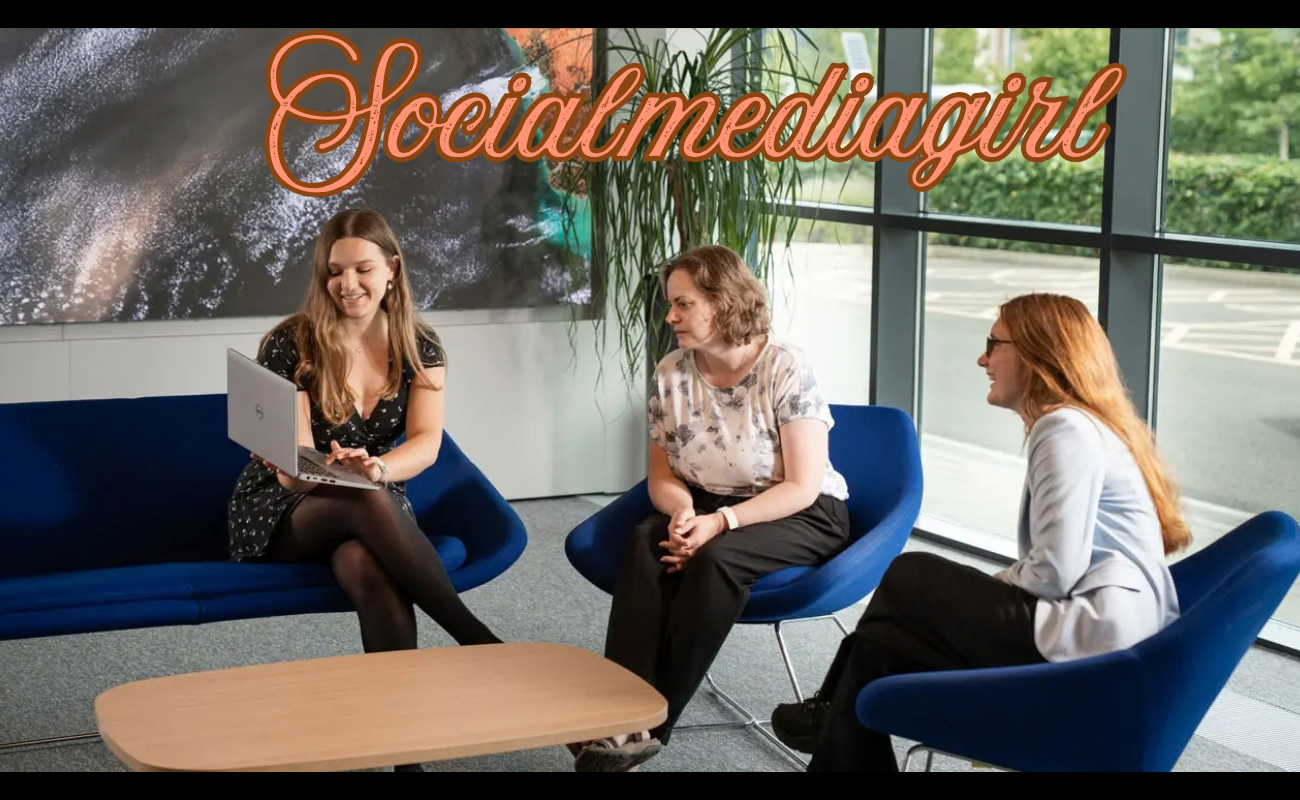 What Is a Socialmediagirl? Inside the World of Female Content Creators in 2026